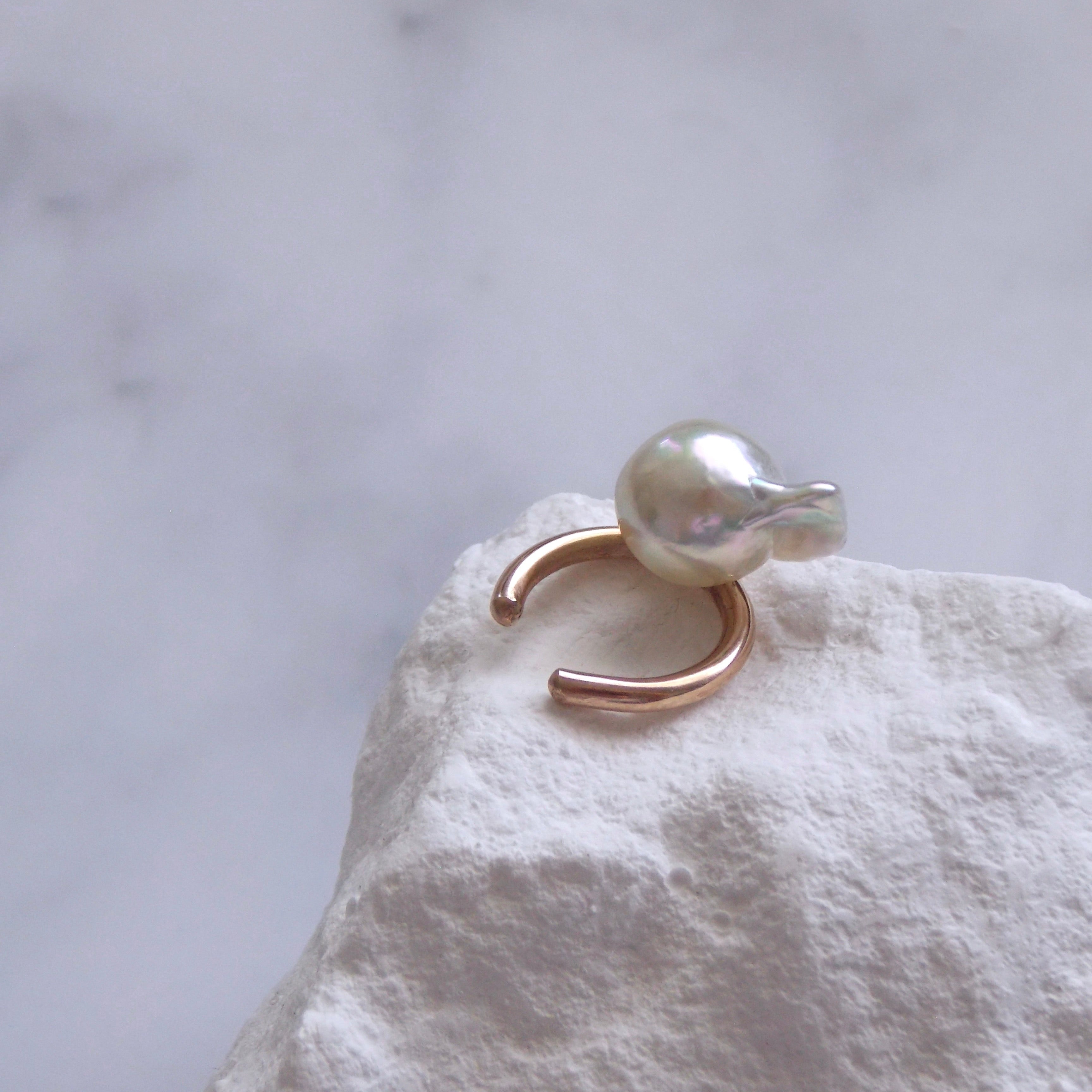 Natural Color Akoya Baroque Pearl Ear cuff  -  (千星 - Chi Se)