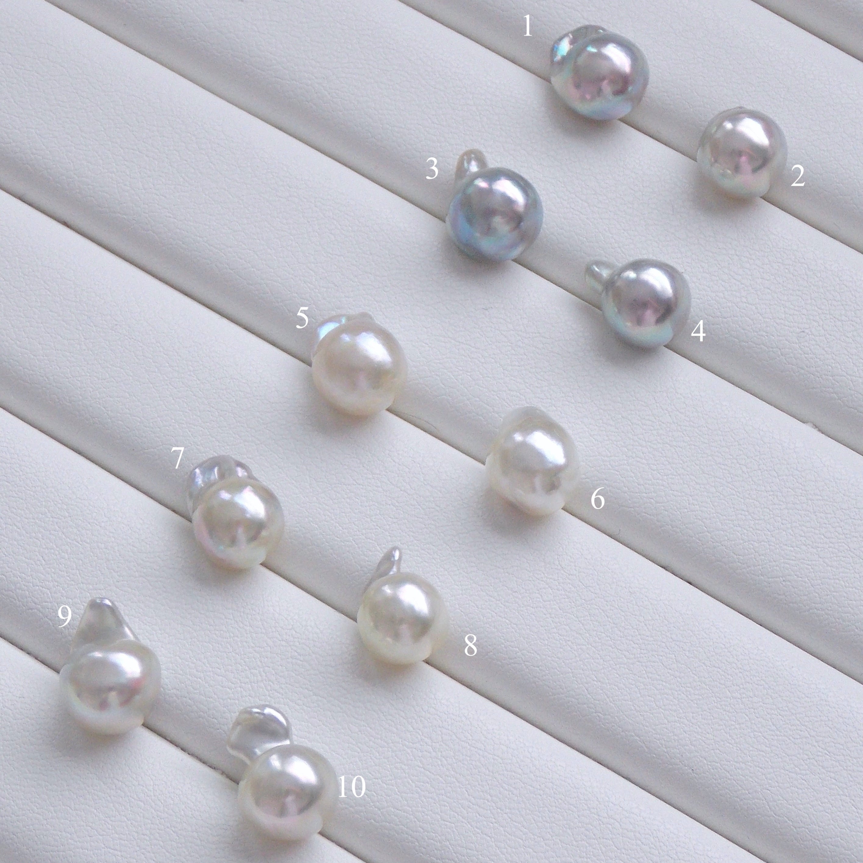 Natural Color Akoya Baroque Pearl Ear cuff  -  (千星 - Chi Se)
