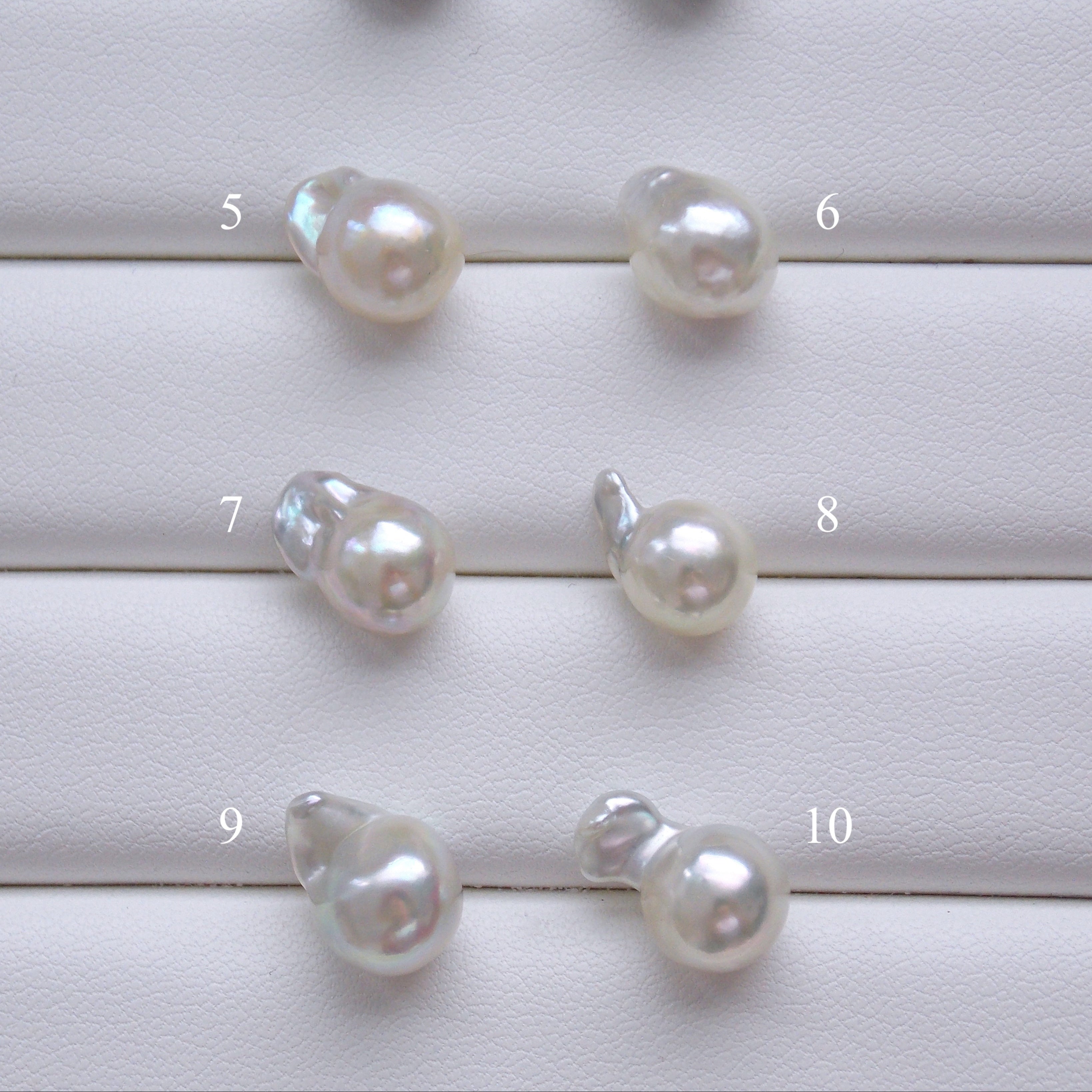 Natural Color Akoya Baroque Pearl Ear cuff  -  (千星 - Chi Se)