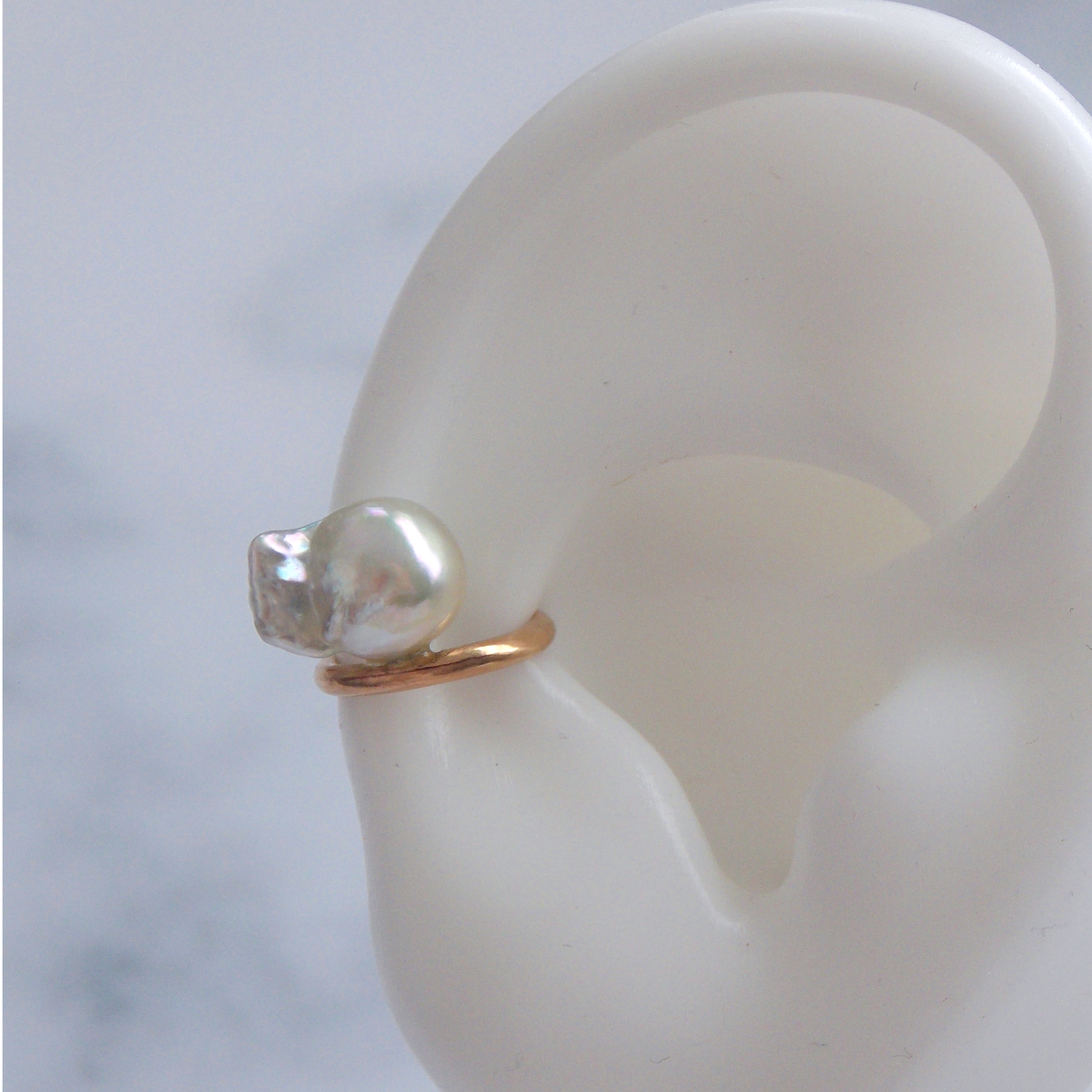 Natural Color Akoya Baroque Pearl Ear cuff  -  (千星 - Chi Se)